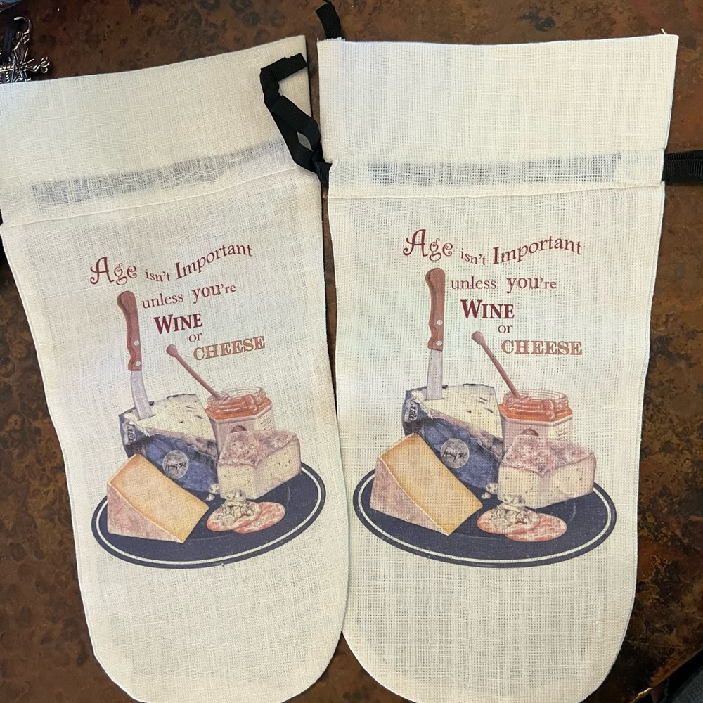NWOT-Darling cheese cloth wine bottle covers - Picture 1 of 3